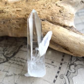 パキスタン スカルドゥAshopi産 いろいろ付いたクリアなスモーキークォーツ パキスタン スカルドゥHashupi産 クリアスモーキークォーツポイント