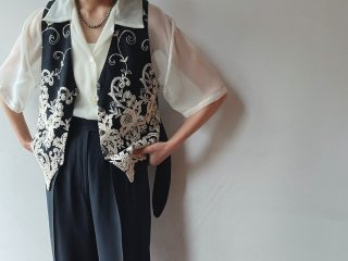 90s Black White Embroidery Vest