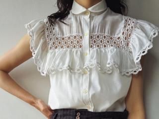 70s White Lace Sleeveless Blouse