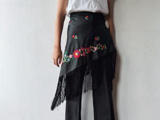 70s- Black Embroidery Shawl
