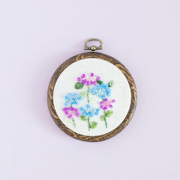 清楚な花が印象的 紫陽花をモチーフにした刺しゅう制作キット