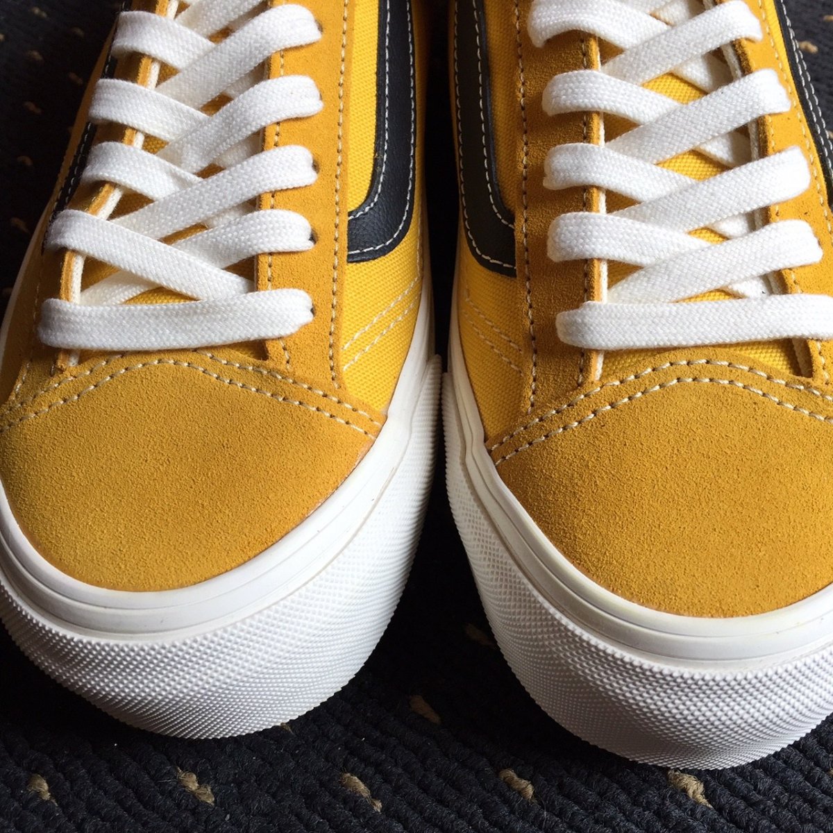 Vans hotsell gold black