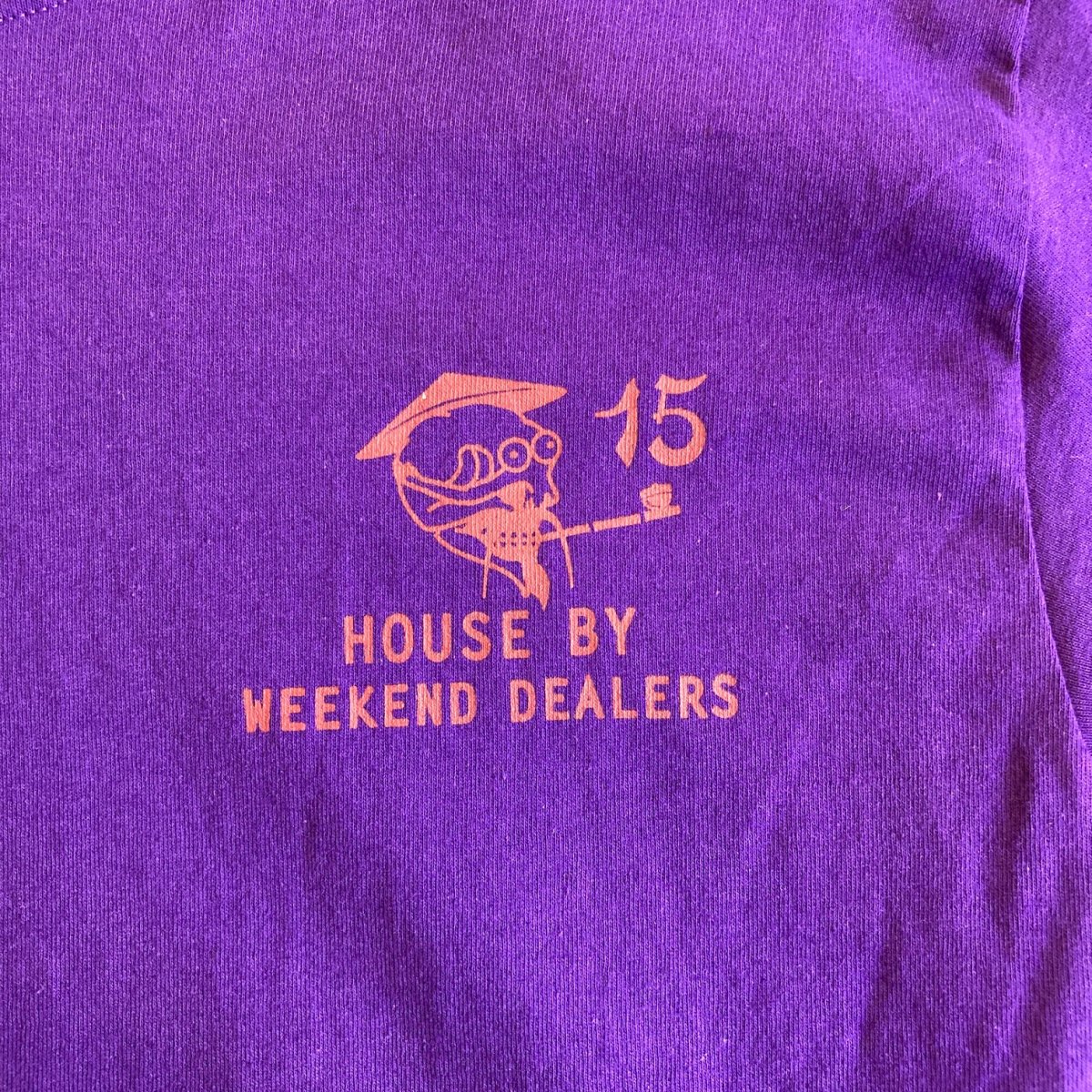 <img class='new_mark_img1' src='https://img.shop-pro.jp/img/new/icons3.gif' style='border:none;display:inline;margin:0px;padding:0px;width:auto;' />Black Weirdos × HOUSE by WEEKEND DEALERS 15th ANNIVERSARY LS Tee 【PURPLE】 