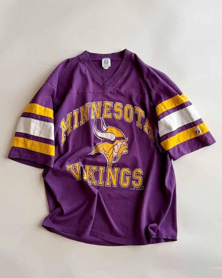 VINTAGE - ▪️93’s VIKINGS フットボールTEE バイキング 両面プリント 紫黄色 VINTAGE - ▪️93's VIKINGS フットボールTEE バイキング 両面
