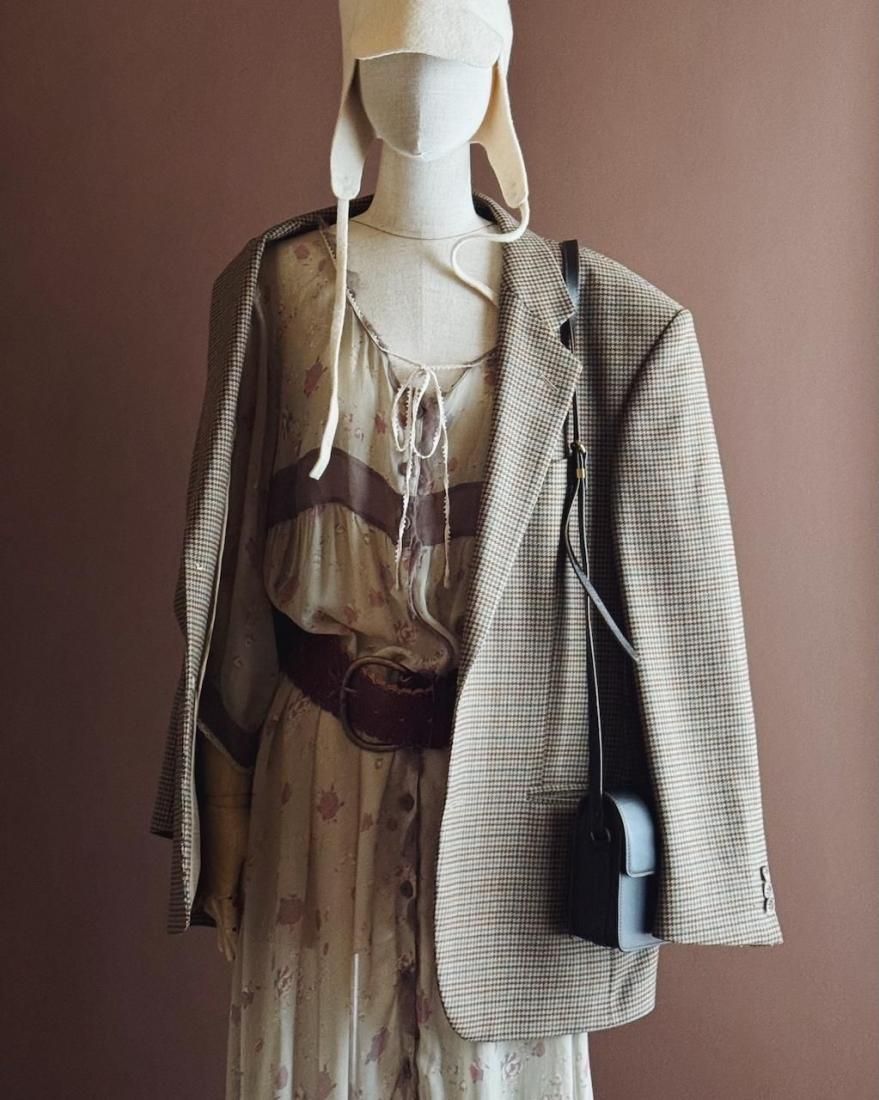 Vintage Like Sheer Floral Lace Dress - WATASHI A vintage shop