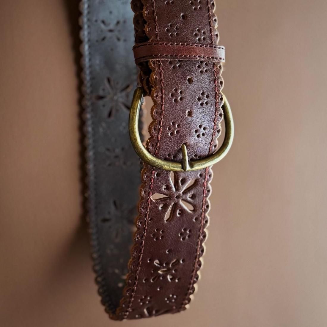 Vintage Flower Motif Leather Belt - WATASHI A vintage shop