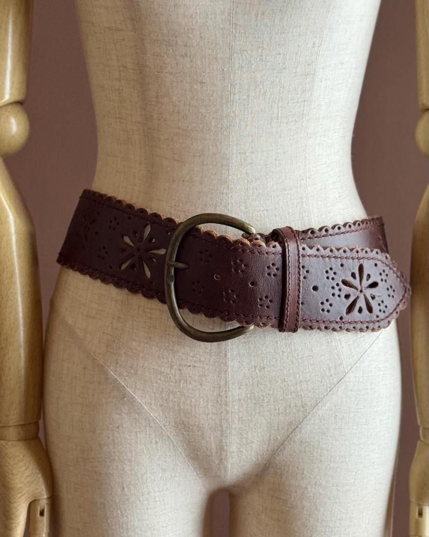 Vintage Flower Motif Leather Belt - WATASHI A vintage shop