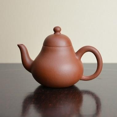 中国宜興紫砂壷（高さ・胴径75㎜、口径42㎜、130ml