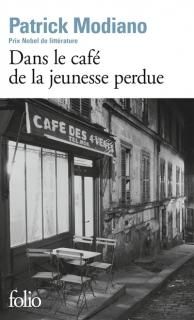 Dans le café de la jeune perdue