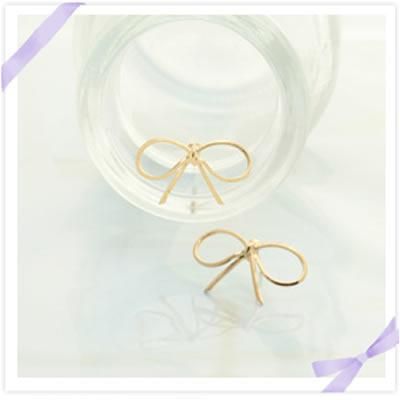 リボン結びのピアス ちょう結び 大人可愛い 細いリボン Ribon 華奢 アイライク Kokoboa オンラインショッピング