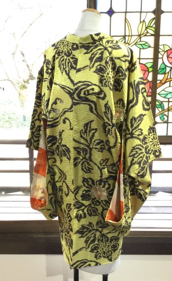 やゝK-285＊黄緑の紗綾形地紋にゴシック調のお花／アンティーク羽織