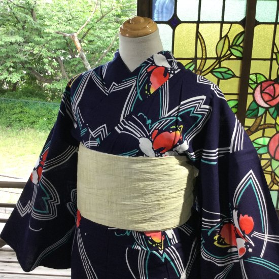 やゝK-340＊紺地に大胆な洋花レトロ注染／リユース浴衣 - yaya-kimono