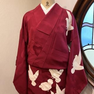 路考茶色 格子 着物★絹 古民家 骨董 粋 レトロ アンティーク 風雅 風流 華徒然×吉木千沙都振袖ネットレンタル エンジ 牡丹柄/孔雀柄