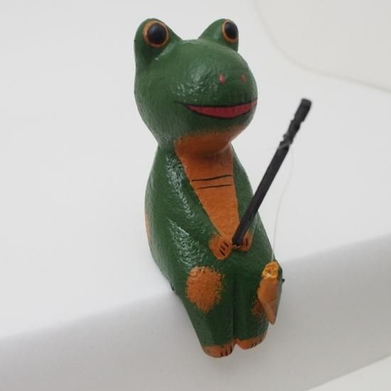 お座り釣りカエル（口あき） - インドネシア雑貨 ぶんぶん堂