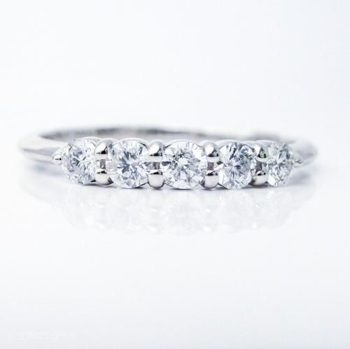 PT900 ダイヤ0.12ct V字ハーフエタニティリング✨ PT900 ダイヤ0.12ct V字ハーフエタニティリング✨