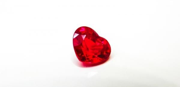 ミャンマー産ピジョンブラッドカラールビールース R 1.00ct GIA