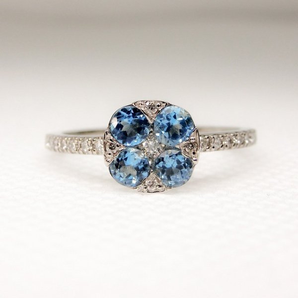 pt900   鮮やかなブルーとカラーレスの輝き ダイヤモンド リング