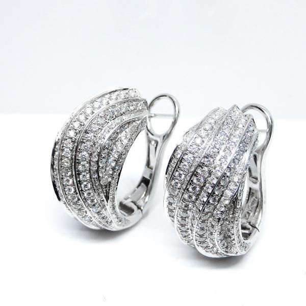 ダイヤモンドを敷き詰めた豪華なピアスK18WG