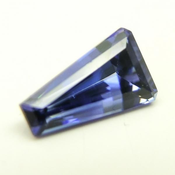 ベニトアイト　ルース ベニトアイト テーパバゲットカットルース BI 0.39ct