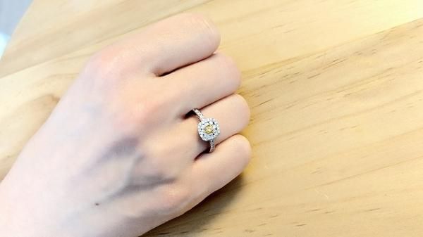 ファンシービビッドイエローダイヤモンドリング FVYD 0.145ct D 0.35ct