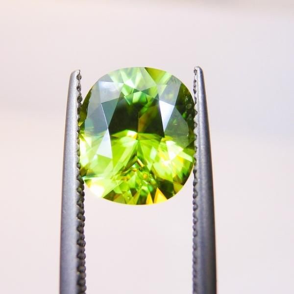 ブリリアントカットスフェーンルース SH 2.77ct