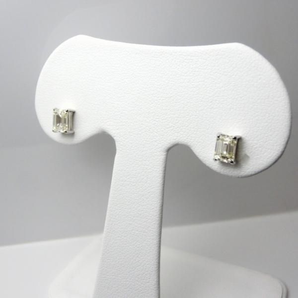 エメラルドカットダイヤモンドピアス D 0.604ct M-VS1 D 0.555ct エメラルドカットダイヤモンドピアス D 0.604ct M-VS1 D 0.555ct