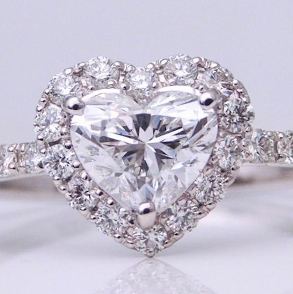 Dカラーハートシェイプダイヤモンドリング D 0 546ct D 0 25ct Pt900 中央宝石研究所鑑定書付