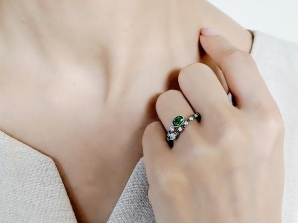 エメラルド トワエモアダイヤモンドリング EM 0.39ct EM 0.21ct