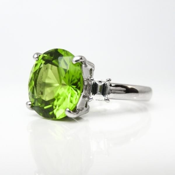 ぺリドット ダイヤモンドリング PE 4.612ct D 0.24ct Pt900 日独宝石