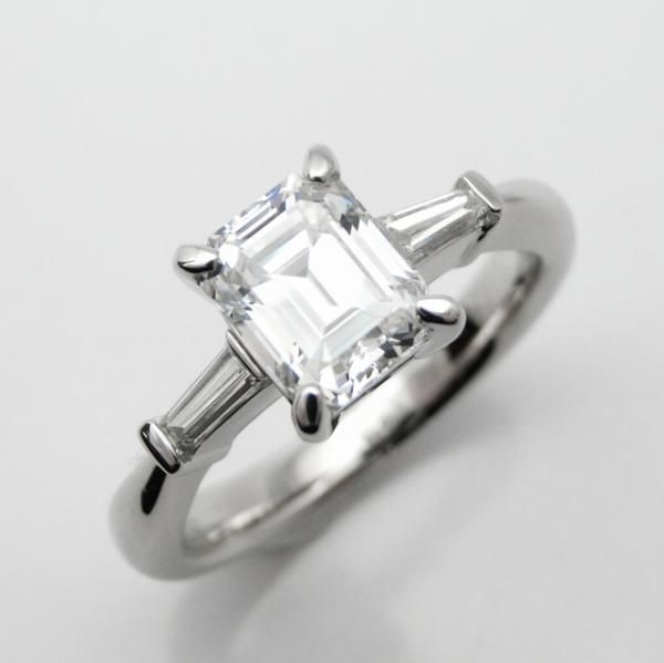 エメラルドカットダイヤモンドリング D 1.29ct D-VVS2 D 0.16ct Pt900