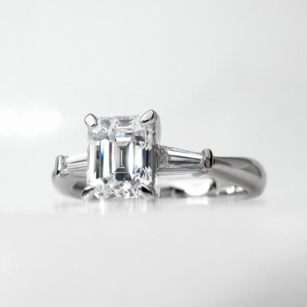 エメラルドカットダイヤモンドリング D 1.29ct D-VVS2 D 0.16ct エメラルドカットダイヤモンドリング D 1.29ct D-VVS2 D 0.16ct