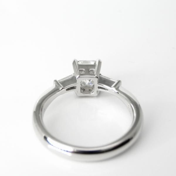 エメラルドカットダイヤモンドリング D 1.29ct D-VVS2 D 0.16ct エメラルドカットダイヤモンドリング D 1.29ct D-VVS2 D 0.16ct