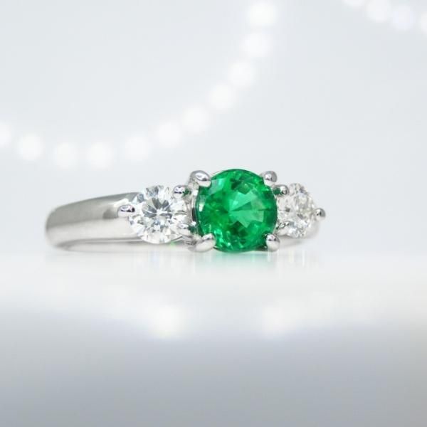 憧れの ロシア産エメラルド ダイヤモンドリング EM 0.47ct D 0.31ct アクセサリー