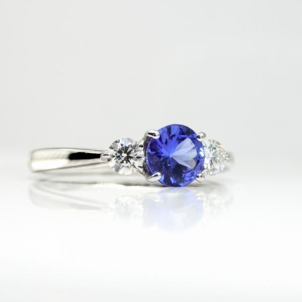 ダイヤモンドリング K18YG サファイア ダイヤモンド リング 0.92ct D0.47ct – Venus