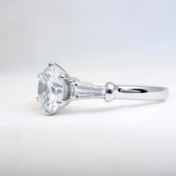 ダイヤモンド テーパーダイヤモンドリング D 1.356ct H-VS1-VG 0.25ct Pt900 中央宝石研究所鑑定書付 BOUTIQUE  LINE