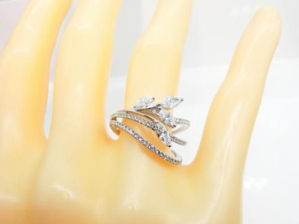 天然蛍光色 k18WG  極上のペリドット2.61ct　極上ダイヤ0.3リング 天然蛍光色 k18WG 極上のペリドット2.61ct 極上ダイヤ0.3リング