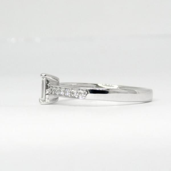 バゲットカットダイヤモンドリング D 0.403ct E-VS1 0.10ct