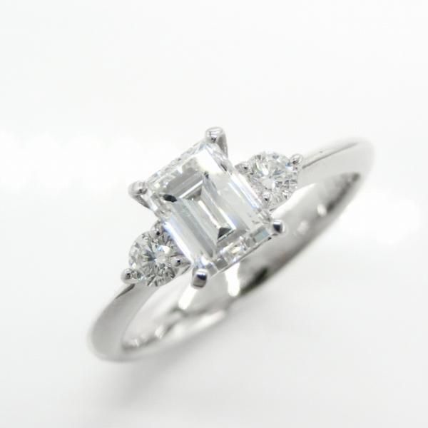 エメラルドカットダイヤモンドリング D 0.671ct E-VS2 0.14ct エメラルドカットダイヤモンドリング D 0.671ct E-VS2 0.14ct