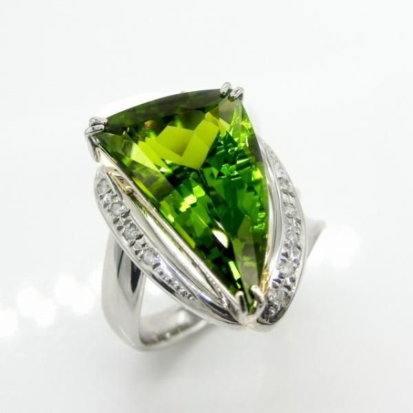 ペリドット ダイヤモンドリング PE 8.279ct D 0.14ct Pt900 GRJ ペリドット ダイヤモンドリング PE 8.279ct D 0.14ct Pt900 GRJ
