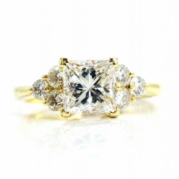 プリンセスカットダイヤモンドリング D 1.059ct G-SI1 0.35ct K18YG
