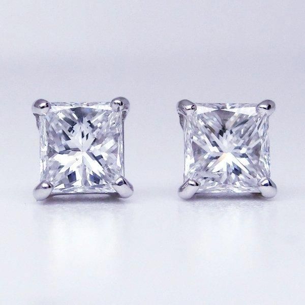 DE-23767 PT900 ピアス ダイヤモンド 0.90ct