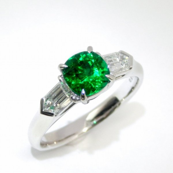 ӥ ɥ EM 0.81ct F-1 D 0.60ct Pt900 GIA̽ BOUTIQUE LINE