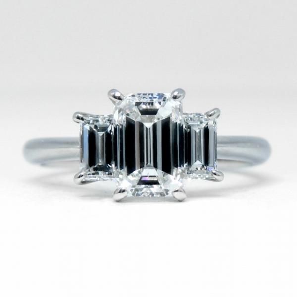 エメラルドカットダイヤモンド スリーストーンリング D 1.01ct F エメラルドカットダイヤモンド スリーストーンリング D 1.01ct F