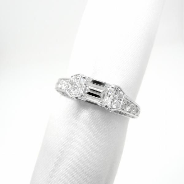エメラルドカットダイヤモンドリング D 1.05ct F-VS2 0.60ct エメラルドカットダイヤモンドリング D 1.05ct F-VS2 0.60ct