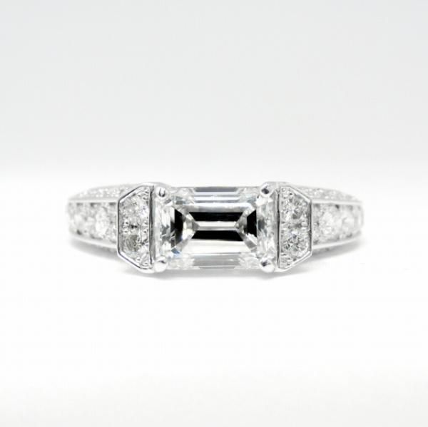 エメラルドカットダイヤモンドリング D 1.05ct F-VS2 0.60ct エメラルドカットダイヤモンドリング D 1.05ct F-VS2 0.60ct