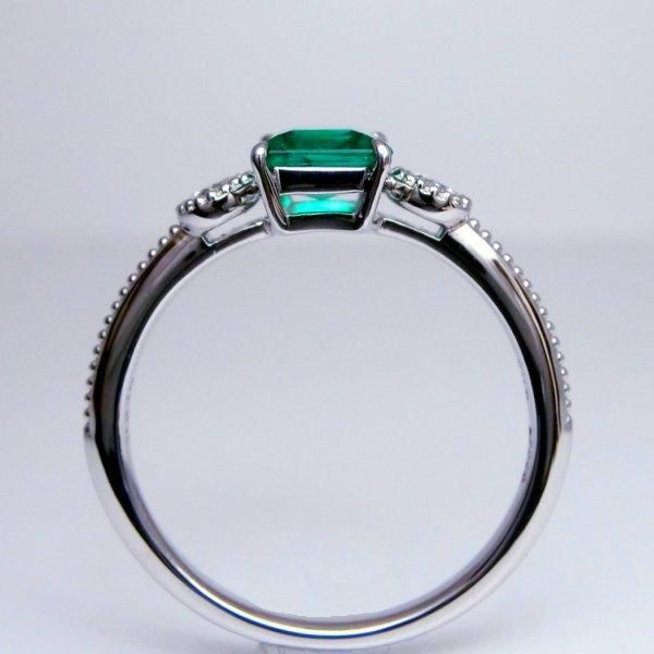 コロンビア産エメラルドダイヤモンドリング EM 0.73ct D 0.13ct コロンビア産エメラルドダイヤモンドリング EM 0.73ct D 0.13ct
