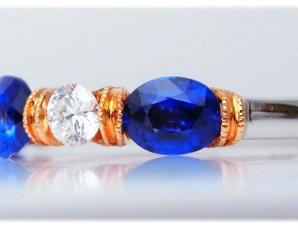 もの凄く綺麗なロイヤルブルーカラーのサファイアダイヤモンドアンティークリングです もの凄く綺麗なロイヤルブルーカラーのサファイアダイヤモンド