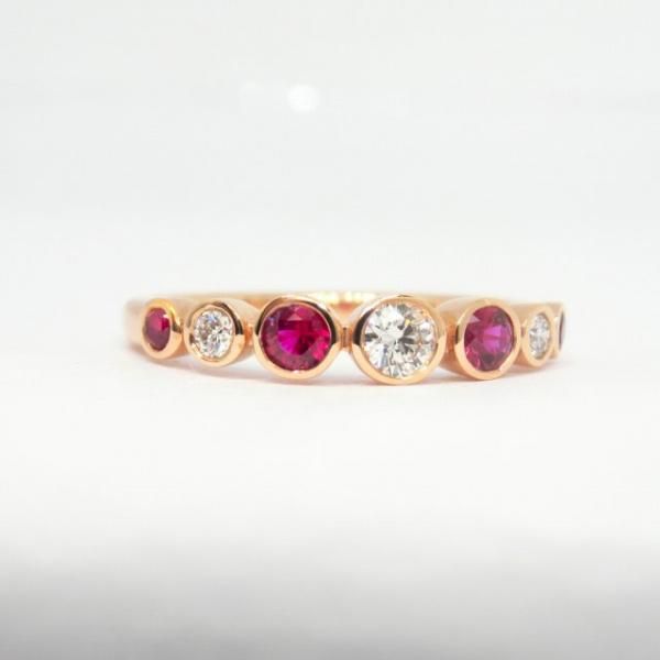 ベゼルセッティングダイヤモンド ルビー ハーフエタニティリング D