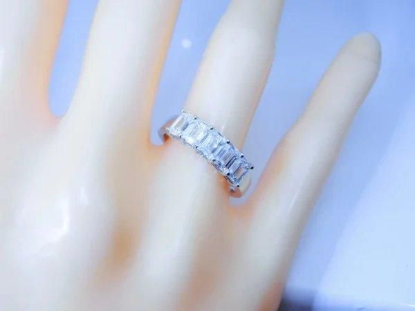 エメラルドカットダイヤモンド ハーフエタニティリング D 1.61ct エメラルドカットダイヤモンド ハーフエタニティリング D 1.61ct