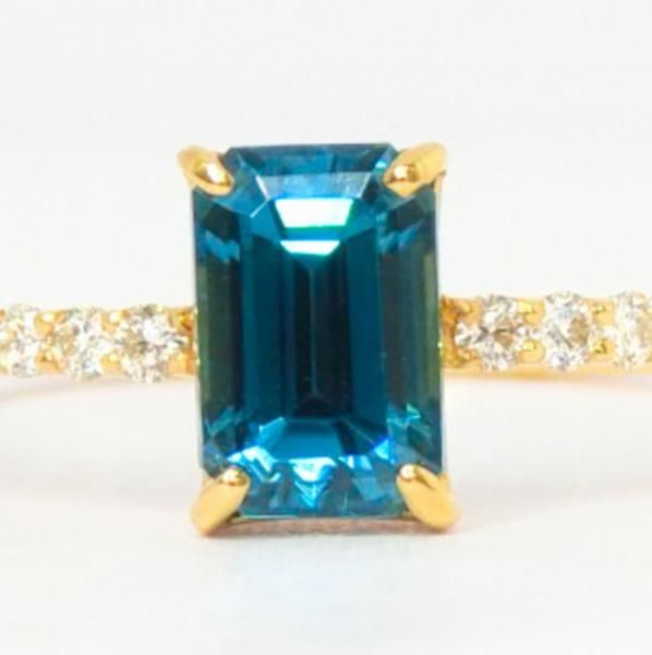 エメラルドカットブルージルコン ダイヤモンドリング ZI 1.216ct エメラルドカットブルージルコン ダイヤモンドリング ZI 1.216ct